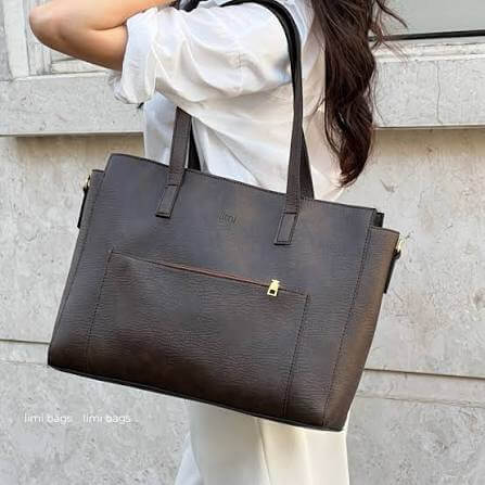 Chiếc túi tote giúp sếp nữ đựng nhiều đồ sổ sách laptop khi đi làm
